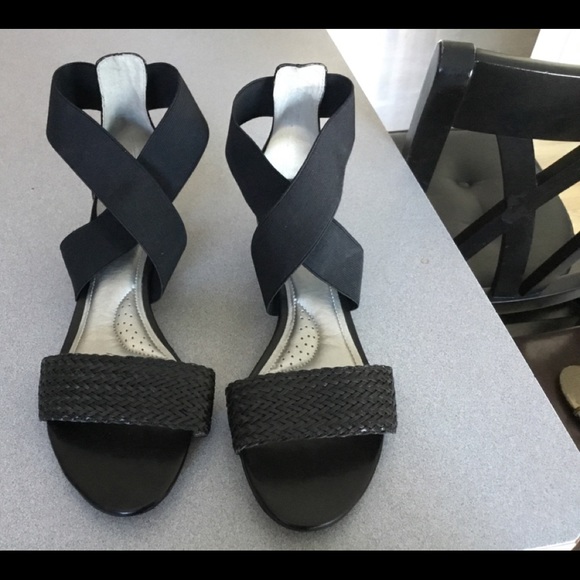 Ellen Tracy black wedge backed sandals NEW. 9.5 - Picture 1 of 6